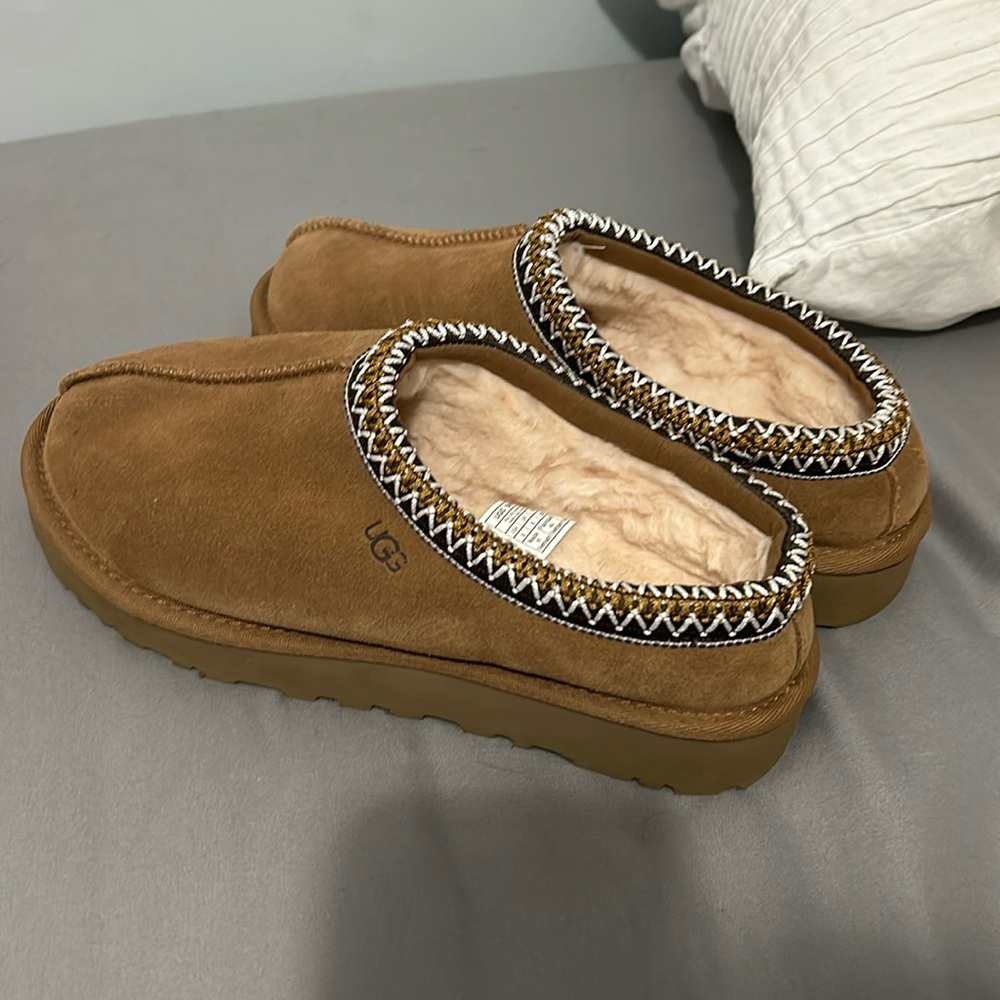 Women’s Size 8 Tasman UGG Slippers (chestnut)